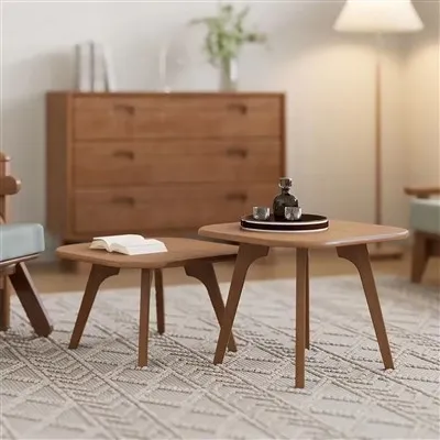 Kleiner Couchtisch aus Walnussholz